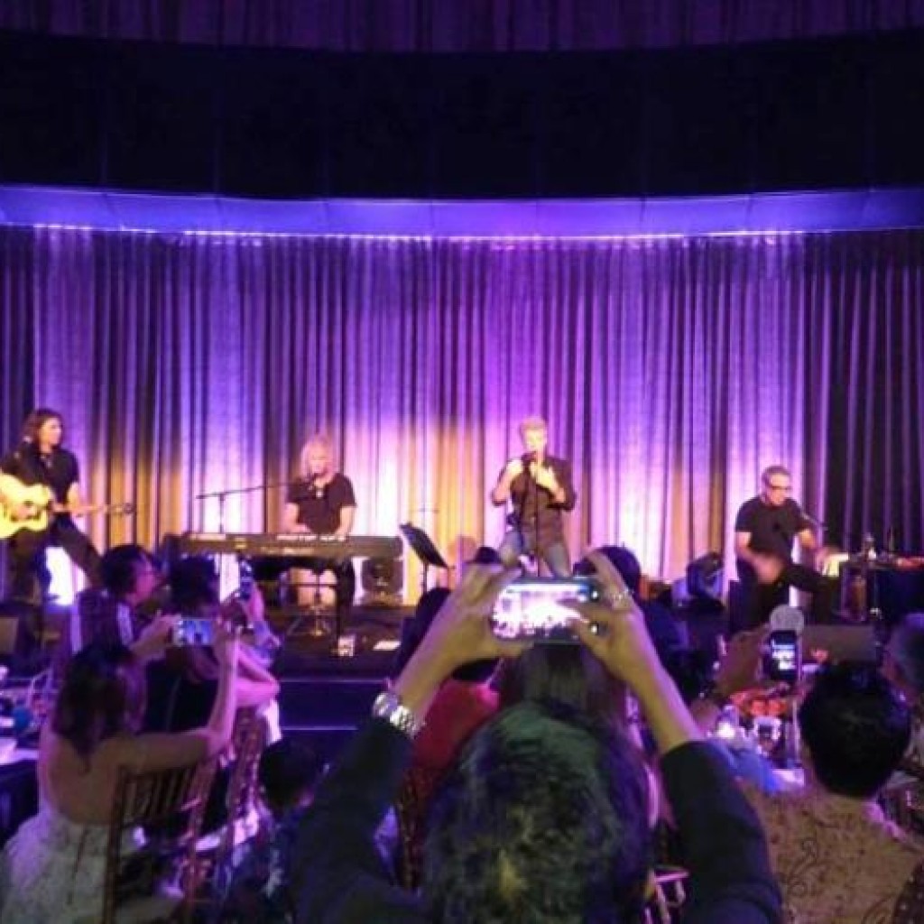 Konser Bon Jovi di salah satu hotel di Jakarta Selatan