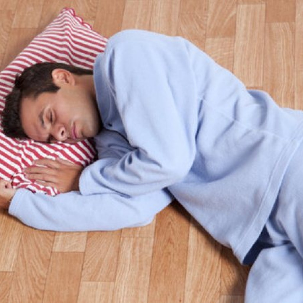 Mengapa Tidur Di Lantai itu Sehat
