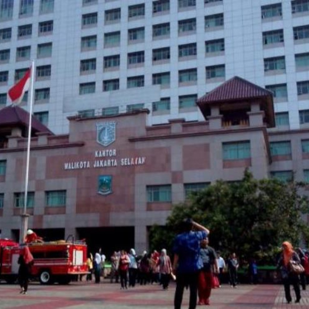 Gedung Pemkot Jakarta Selatan kebakaran