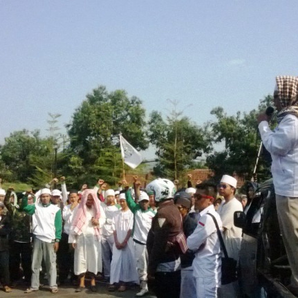 Massa Datangi Mapolresta Banjar