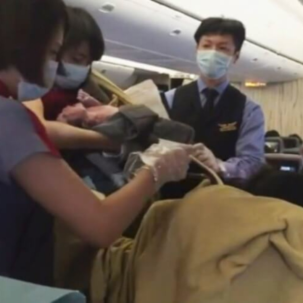 Penumpang melahirkan di pesawat China Airlines