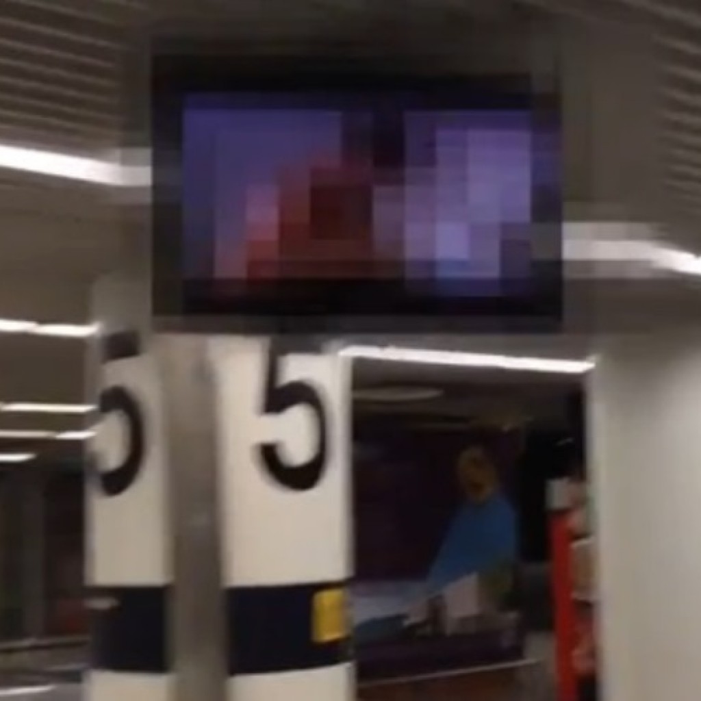Video porno diputar di TV bandara Lisbon