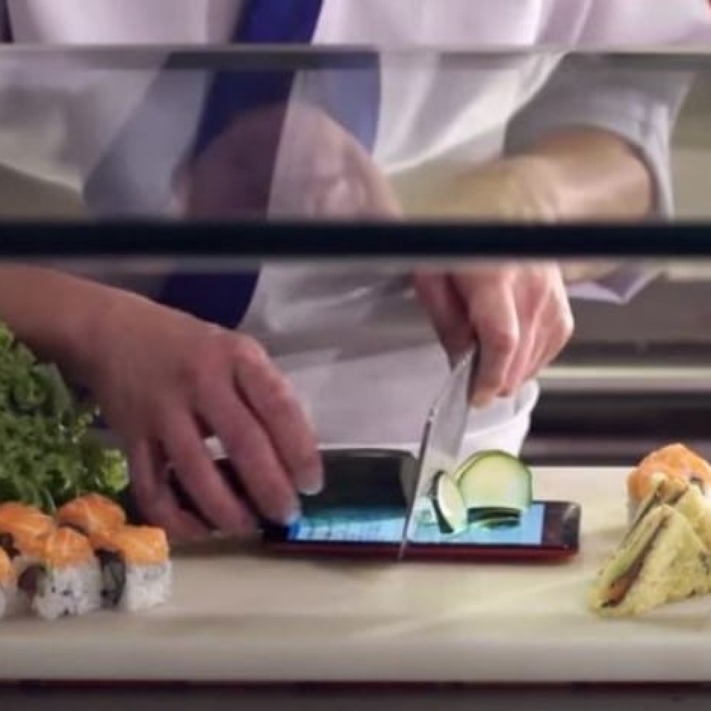 Asus Zenfone 2 Laser jadi Tatakan Sushi