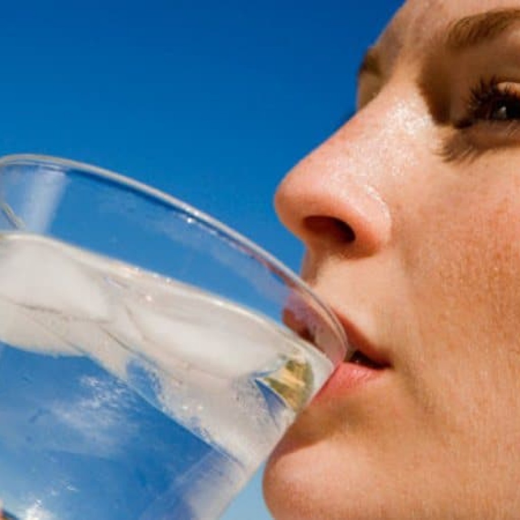 Bahaya Minum Air Es Saat Menstruasi