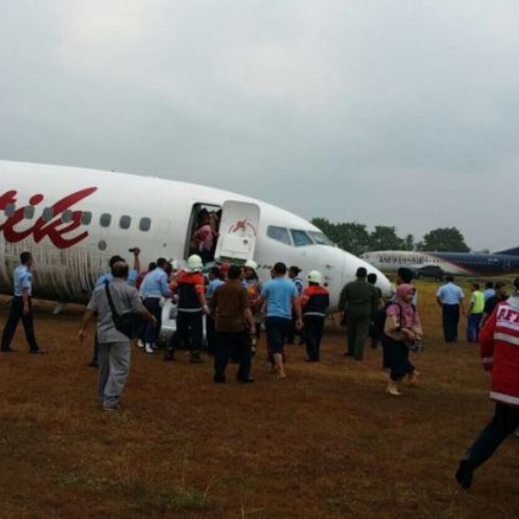 Penampakan tergelincirnya pesawat Batik Air