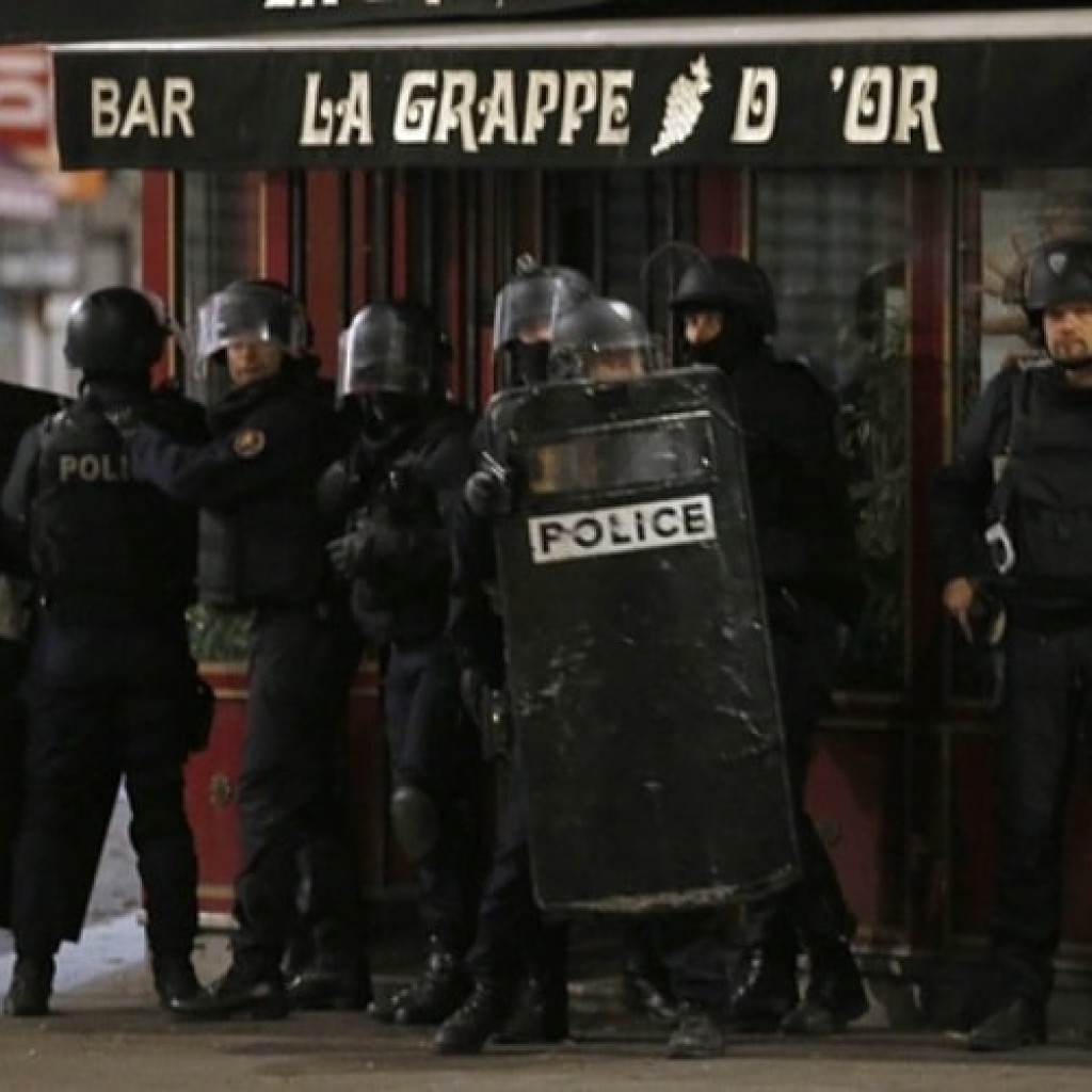 Persiapan polisi dalam operasi penangkapan pelaku tragedi Paris di Saint Denis