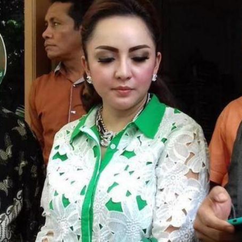 Regina Bersyukur Farhat Abbas Tak Hadiri Mediasi