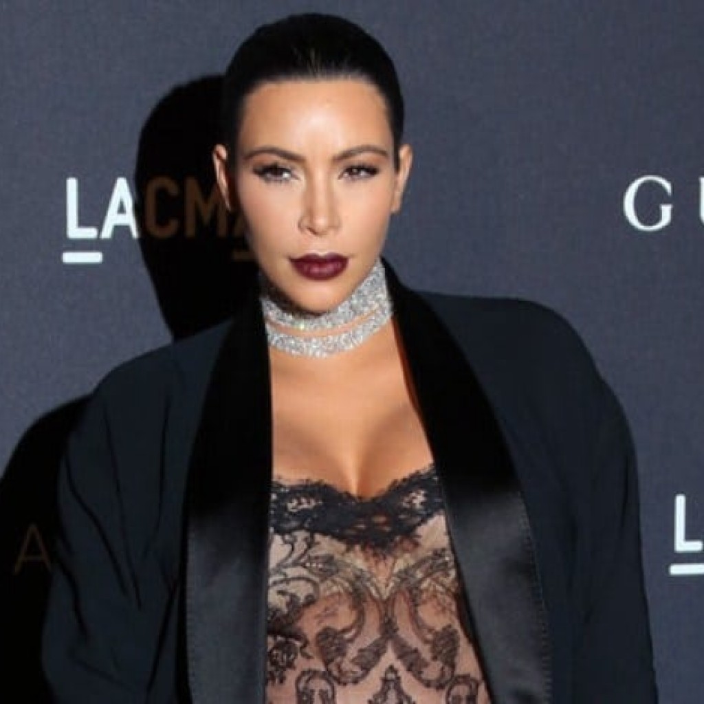 Kim Kardashian Makan Plasentanya Sendiri Usai Melahirkan