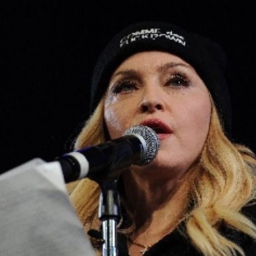 Akun Instagram Madonna Di Blokir Putranya