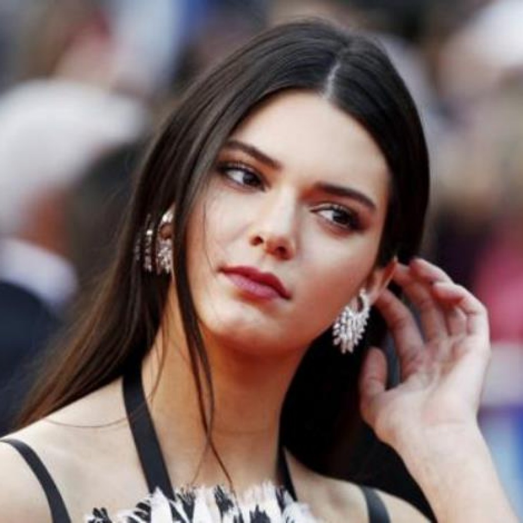 Bikin Jantungan Kendall Jenner Tiba Tiba Mengaku Sedang Hamil