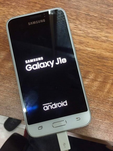 Foto Samsung Galaxy J1 2016