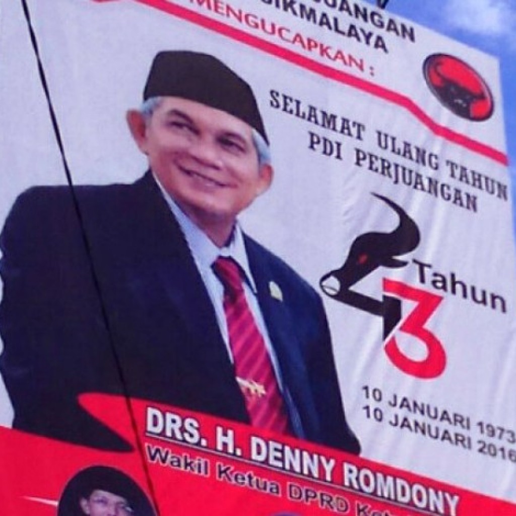 Lambang Baliho PDIP Tasikmalaya Mirip Palu Arit