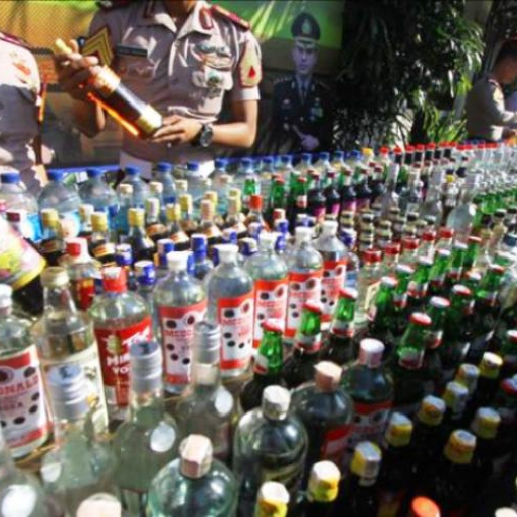Polisi di Sumedang Sita Ribuan Botol Miras
