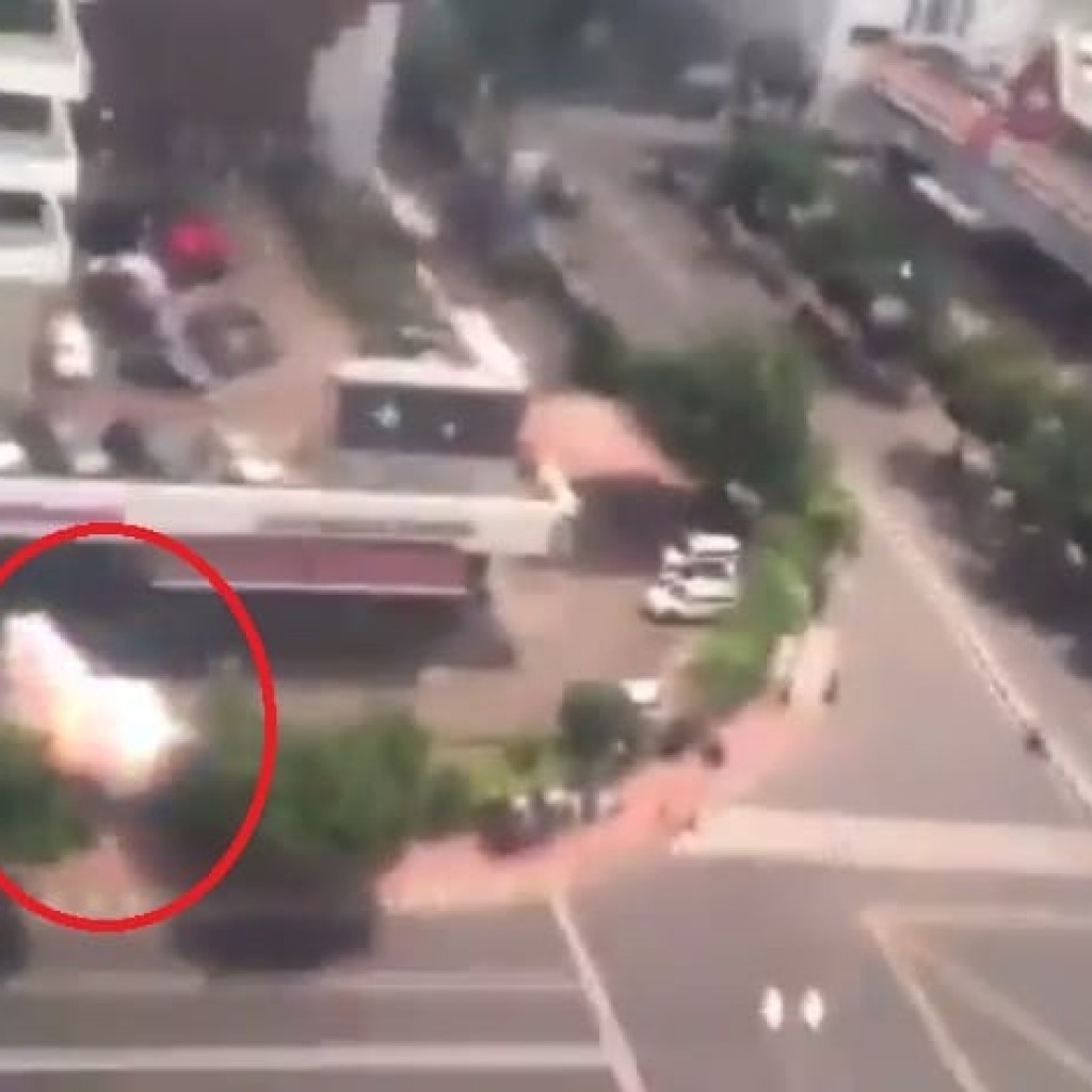 Video Detik detik Ledakan Bom Bunuh Diri di Sarinah