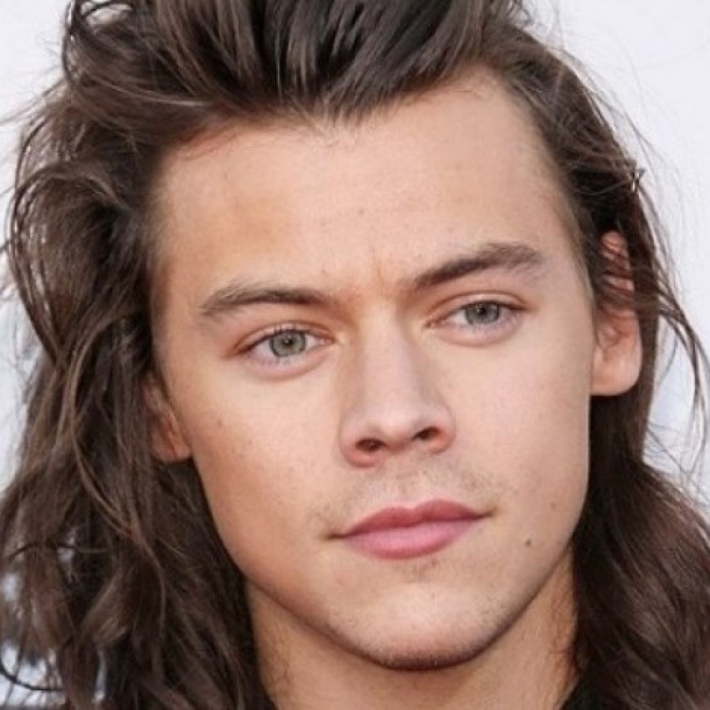 Bersolo Karier Harry Styles Resmi Pisah dari Managemen One Direction