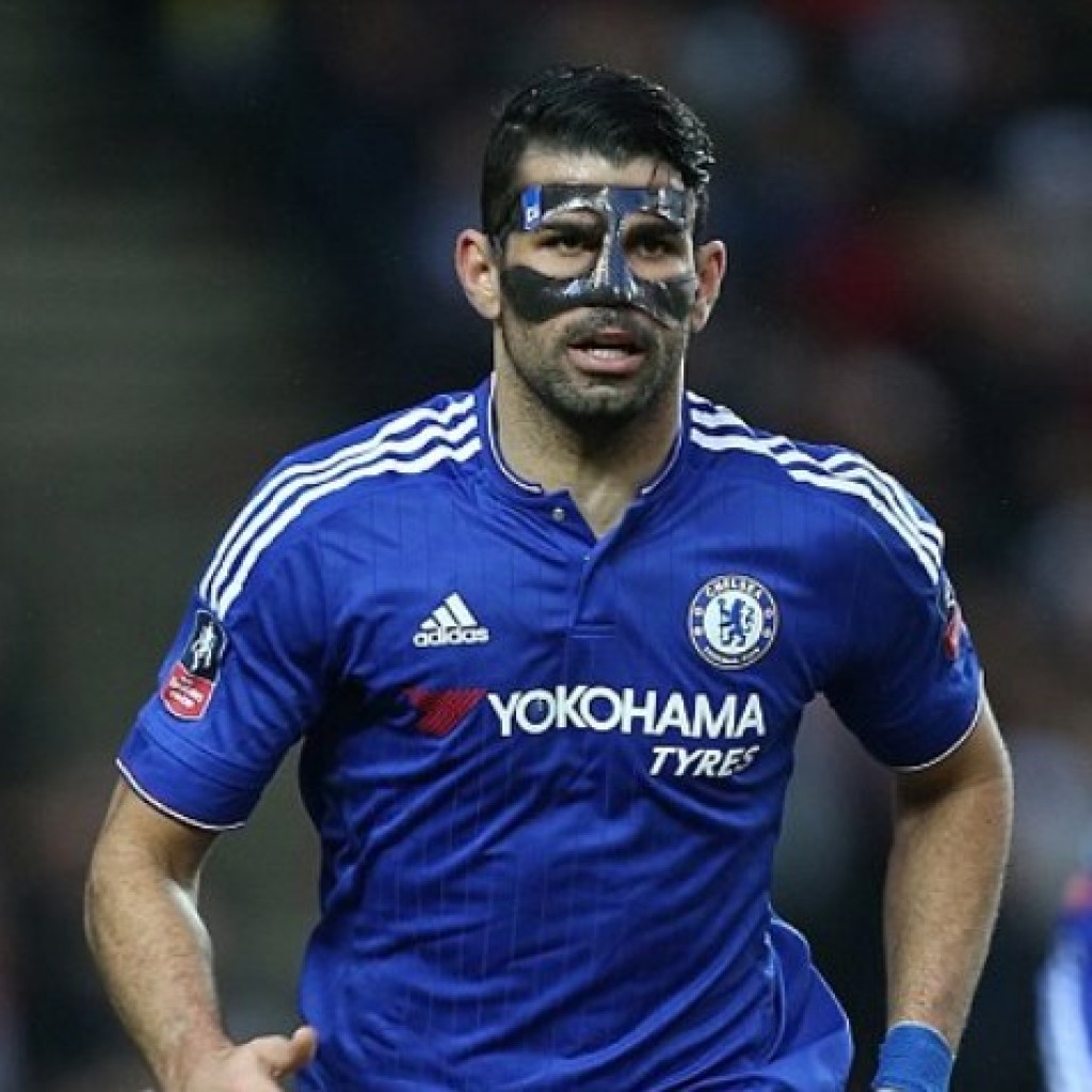 Diego Costa Memakai Topeng