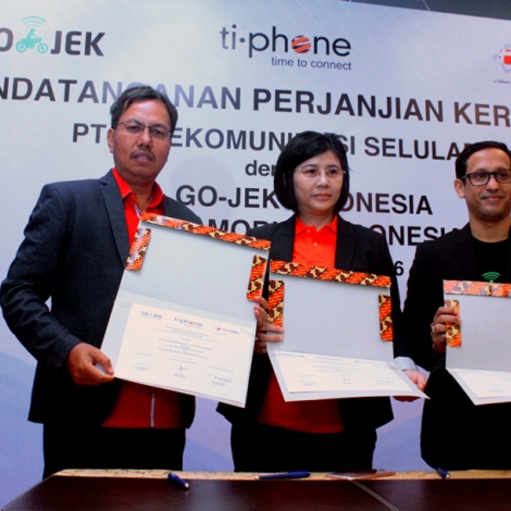 Kerjasama Telkomsel GO JEK dan Tiphone