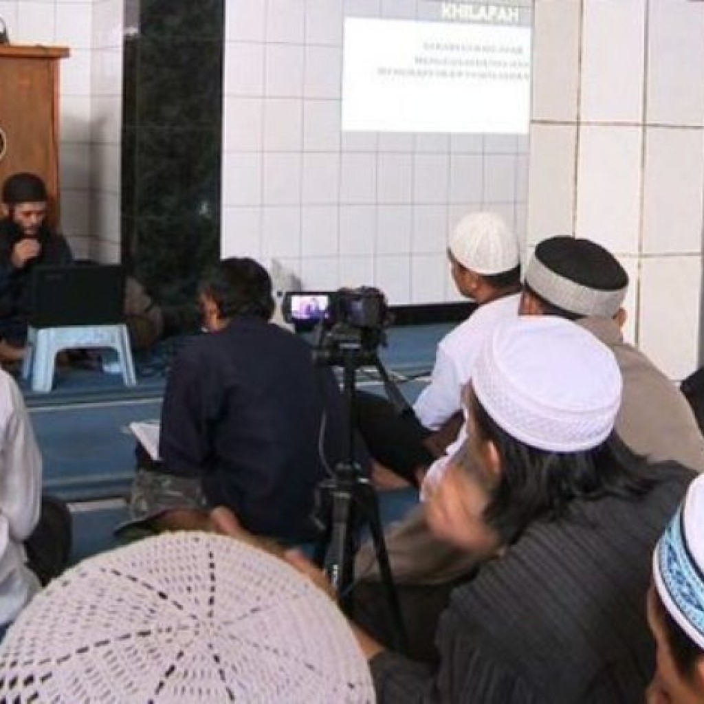 Perekrutan Anggota ISIS di Masjid