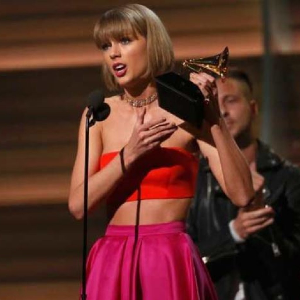 Raih Banyak Penghargaan Taylor Swift Sindir Kanye West di Panggung Grammy