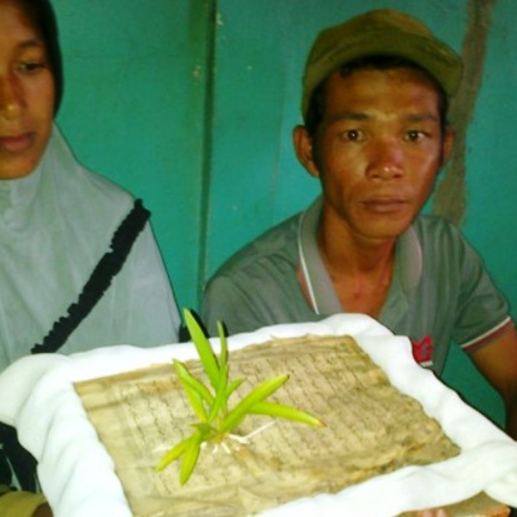 Anggrek Tumbuh di Lembaran Al Quran