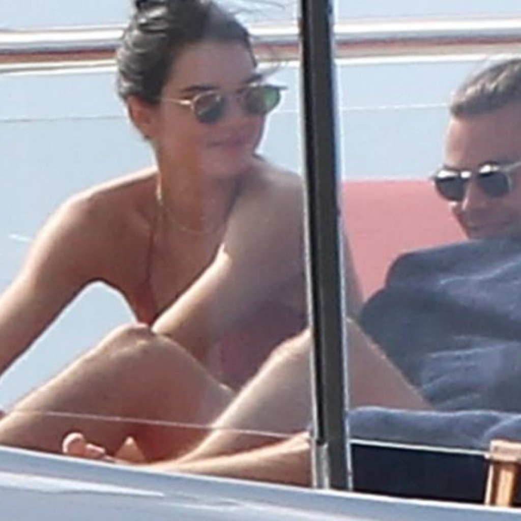 Karena Hacker Foto Mesra Harry Styles dan Kendall Jenner Tersebar