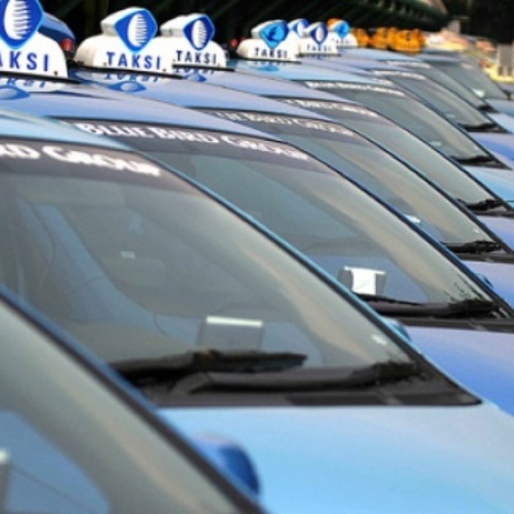 Naik Taksi Blue Bird Gratis