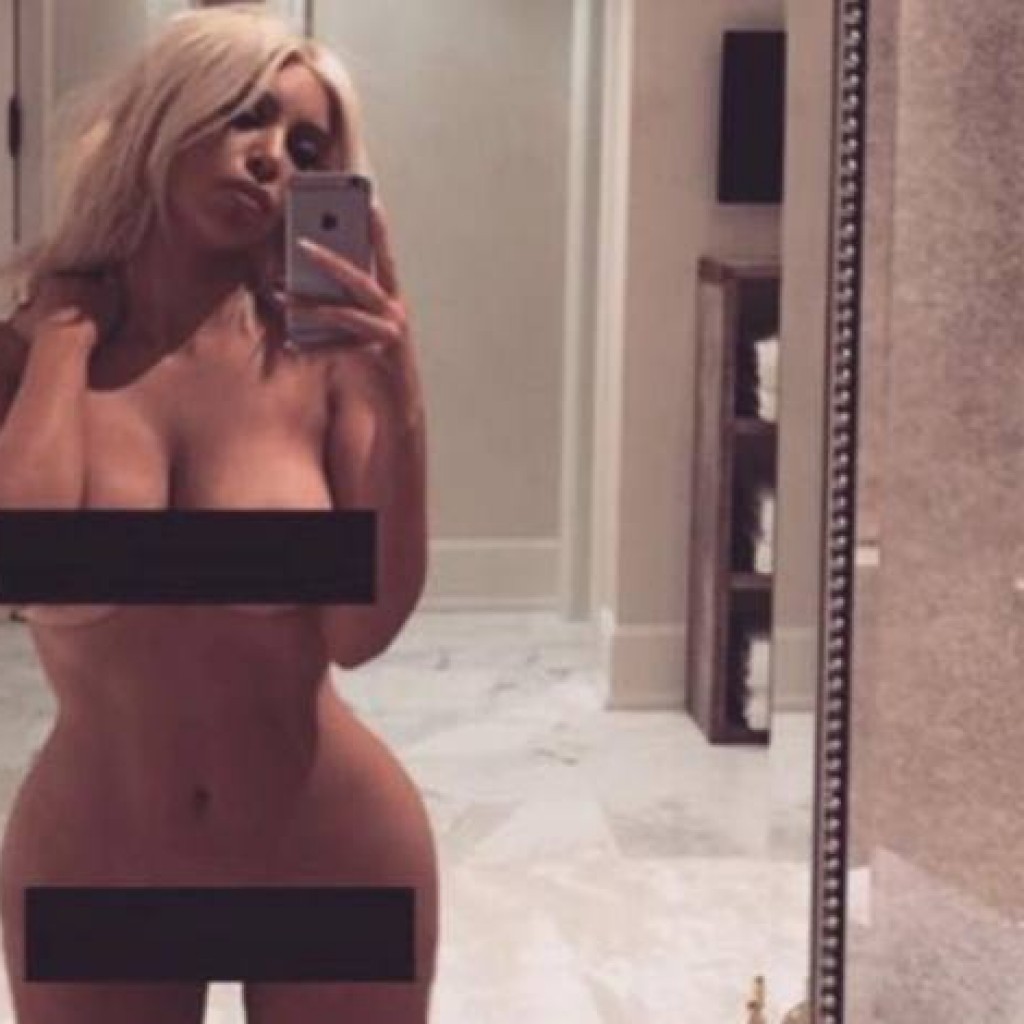 Tak Punya Baju Untuk Dipakai Kim Kardashian Unggah Foto Bugil di Twitter