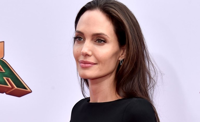 Angelina Jolie Akan Bintangi Sekuel Maleficent