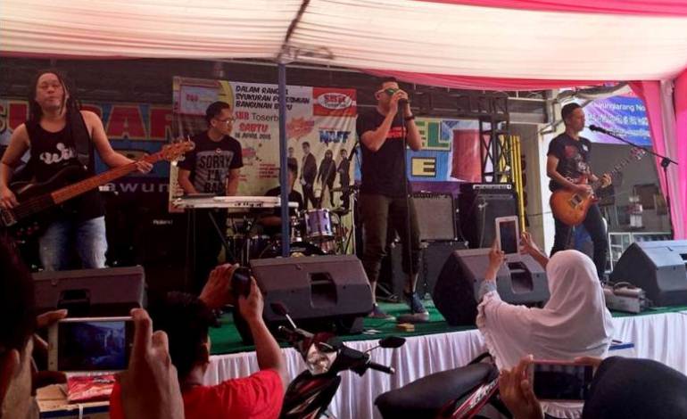 Naff Band di SBR Toserba Rancah