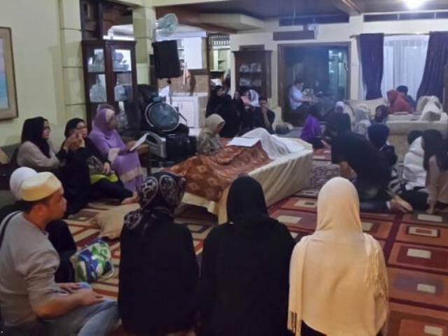 Ayahanda Rina Gunawan Meninggal Dunia Saat Tunaikan Shalat