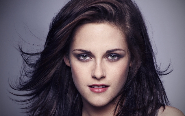 Dicemooh di Cannes Film Festival Ini Tanggapan Kristen Stewart