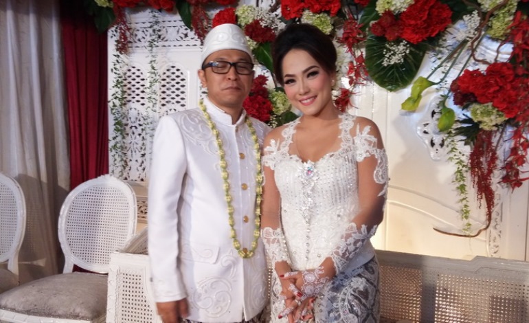 Jenny Cortez Resmi Dipersunting Tommy dengan Berlian