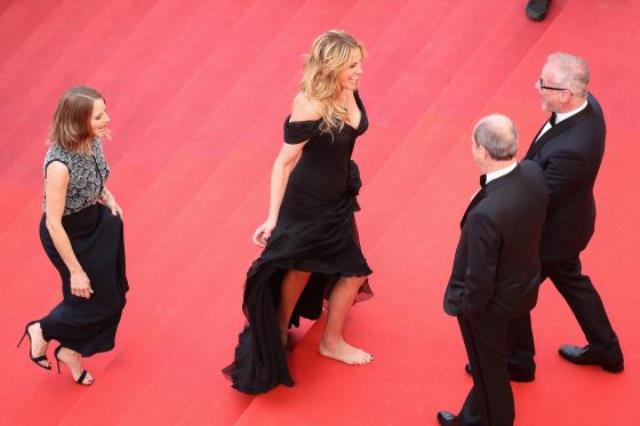 Julia Roberts Hadir di Cannes Film Festival dengan Telanjang Kaki