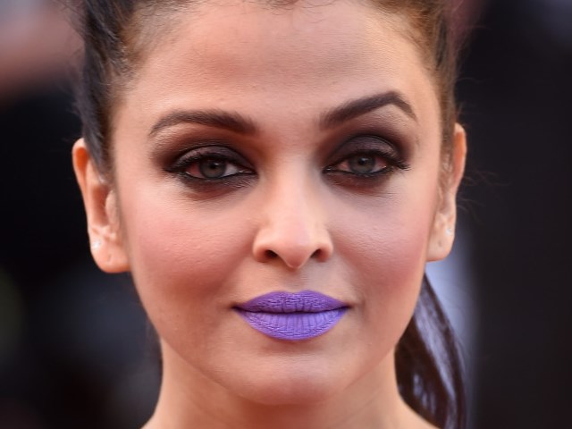 Pakai Lipstik Ungu Di Cannes Film Festival Aishwarya Rai Dibully
