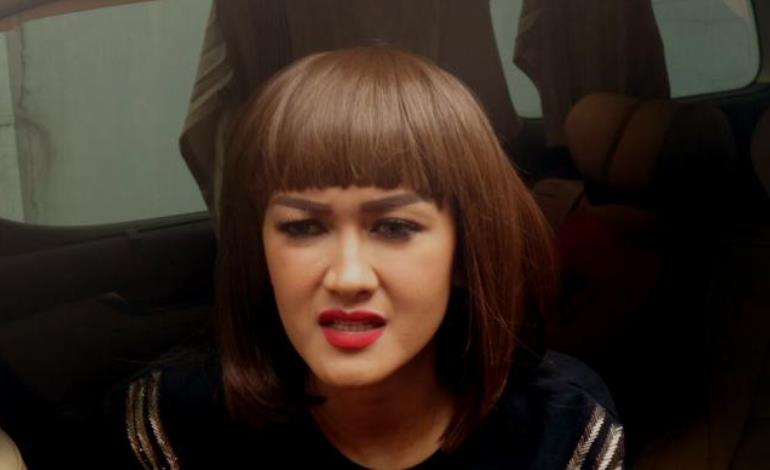 Peduli Penderita Kanker Julia Perez Jual Mobil dan Rumah