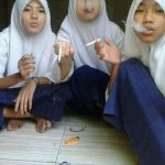 Pelajar SMP Pesta Rokok