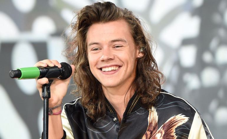 Untuk Amal Harry Styles Potong Rambut Gondrongnya