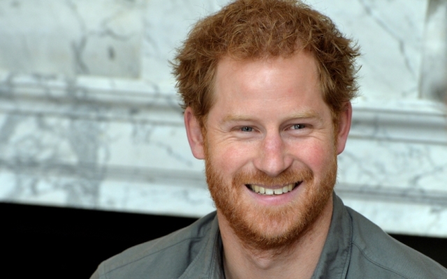 Bernyanyi di Istana Kensington Pangeran Harry Jadi Personel Baru Coldplay