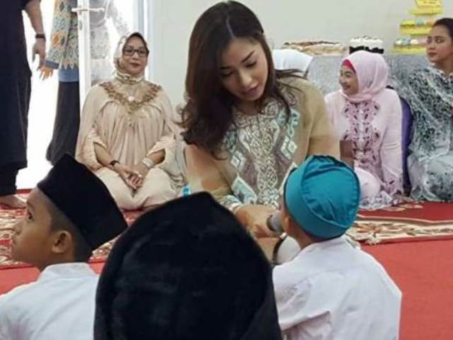 Nikita Willy Rayakan Ulang Tahun Ke 22 dengan Berbagi di Panti Asuhan