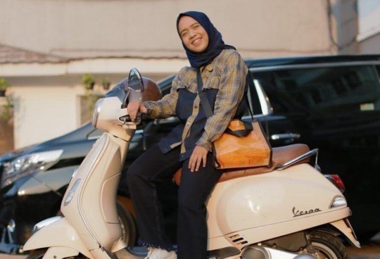 Tips Menggunakan Jilbab saat Mengendarai Motor