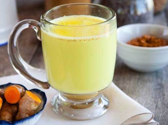 manfaat susu kunyit untuk kesehatan