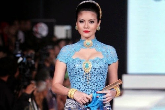 tips memadukan kebaya dengan aksesoris