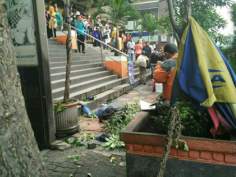 Anggota TNI Bunuh Diri di Pasar Baru Bandung Loncat dari Lantai 8