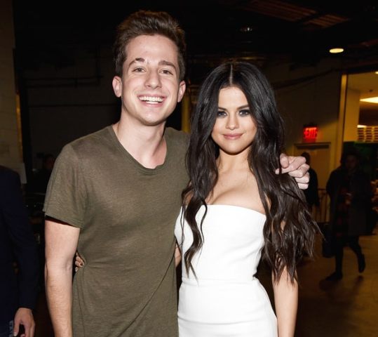 Bawakan Lagu Duetnya Selena Gomez Charlie Puth Bikin Baper Fans