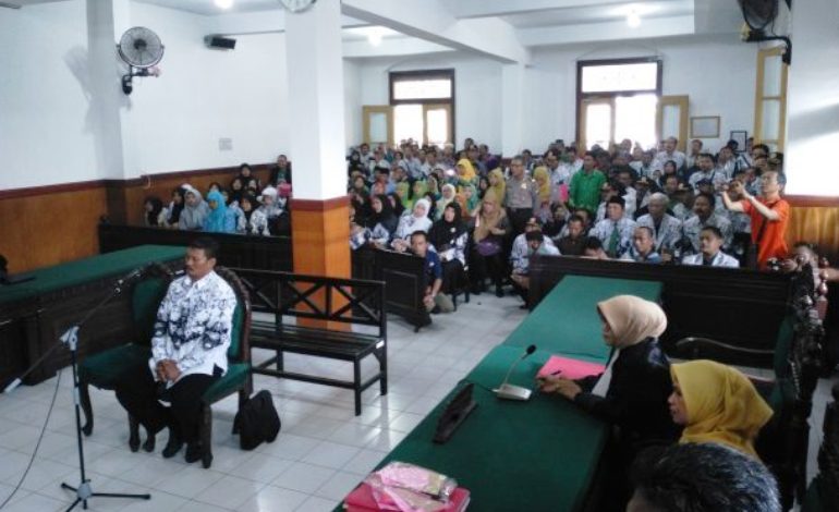 Guru di Sidoarjo