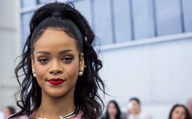 Rihanna Larang keras Fans Main Pokemon Go di Konsernya