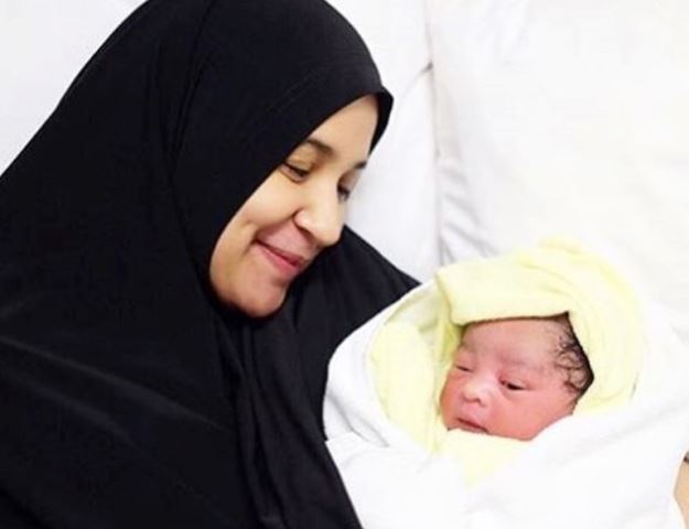 SELAMAT Shireen Sungkar Lahirkan Anak Kedua