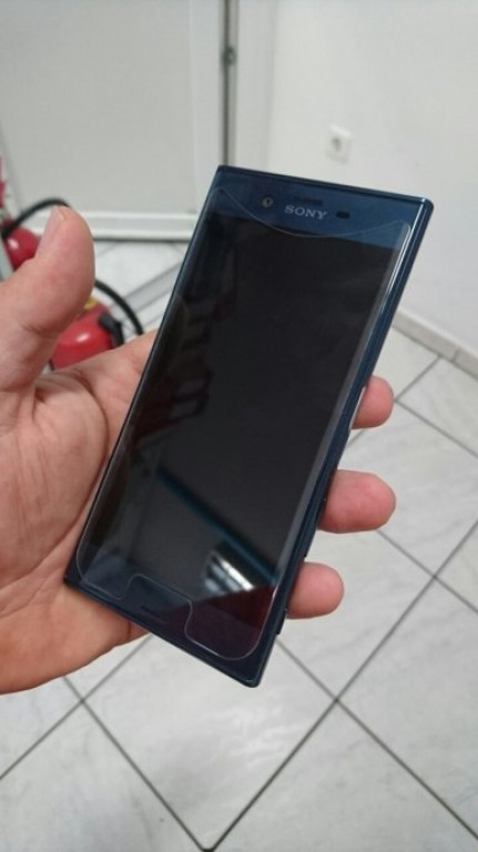 Sony Xperia F8331