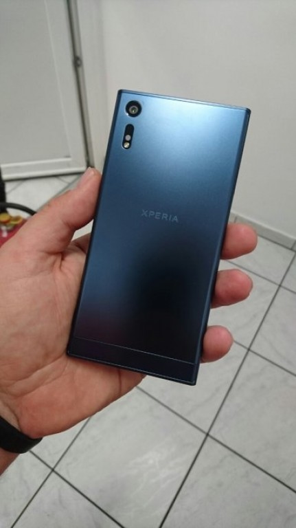 Xperia F8331 1