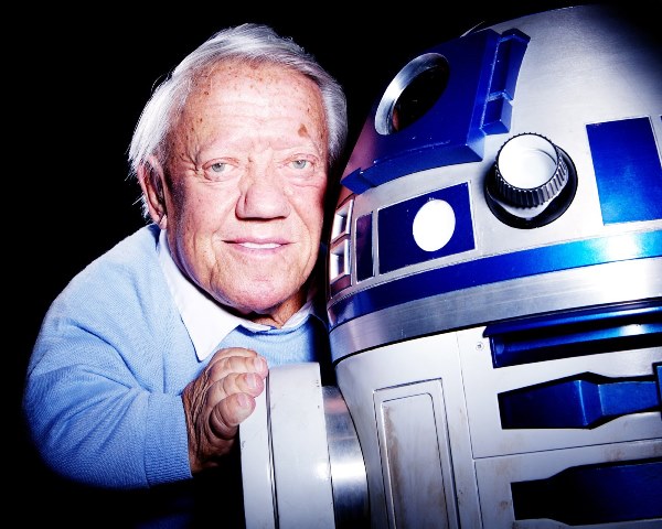 Aktor Pemberi Nyawa Droid R2 D2 Star Wars Kenny Baker Meninggal Dunia